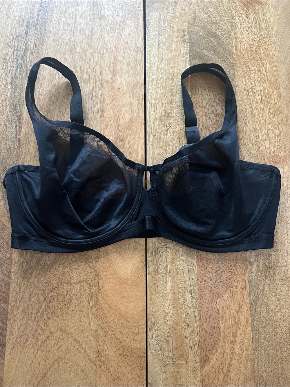 Soma Black Soft Mesh Underwire Full Coverage Bra with Keyhole Detail - 40DDD